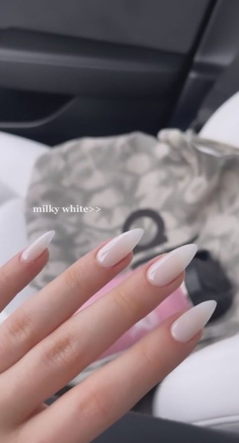 Milky White Polish, Minimalist Nail Design, Press On Nail Art, Elegant Almond Nails, Trendy Almond Nails, Kutek Disney, Unghie Sfumate, Nails Minimalist, Almond Acrylic