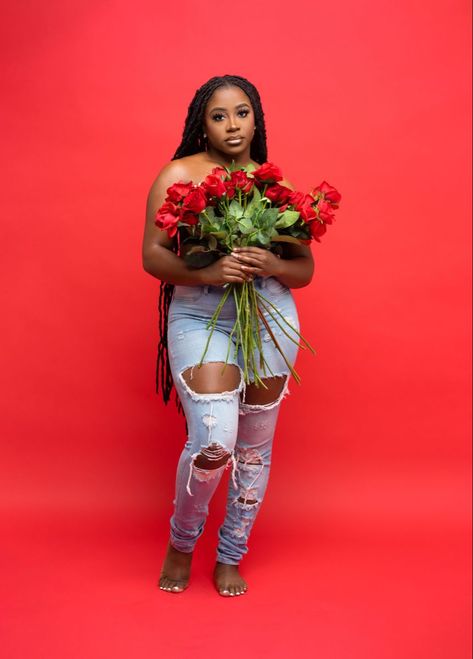 Photoshoot Idea With Flowers, Diy Valentine Photo Shoot, Valentine Photo Shoot Ideas, Shoot Ideas Black Women, Valintens Ideas, Photoshoot With Roses, Photo Shoot Ideas Black Women, Roses Photoshoot Ideas, Photo Shoot With Flowers