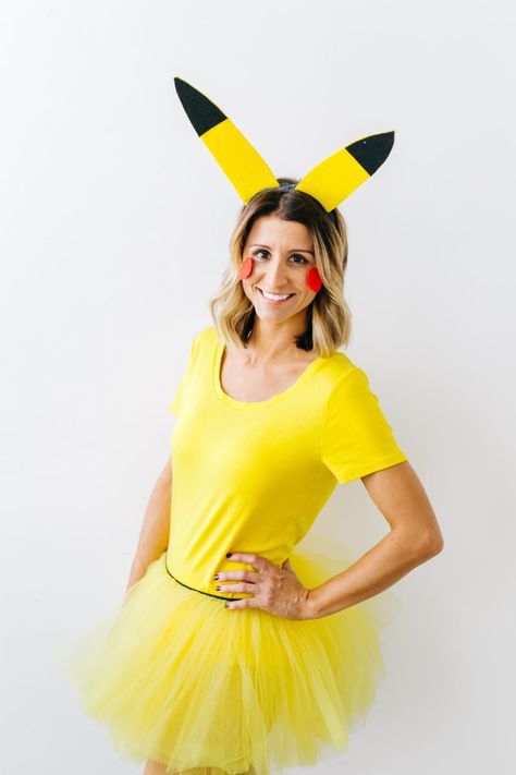 Easy Halloween Costume Ideas | adult halloween costume ideas | DIY halloween costume ideas | homemade halloween costume ideas | halloween costume ideas for adults || JennyCookies.com #halloweencostumes #diycostumes #diyhalloween Adult Pokemon Costume, Diy Pikachu Costume, Pokémon Costume, Easy Halloween Costume Ideas, Pikachu Costume, Cookies Halloween, Jenny Cookies, Easy Halloween Costume, Pokemon Costumes