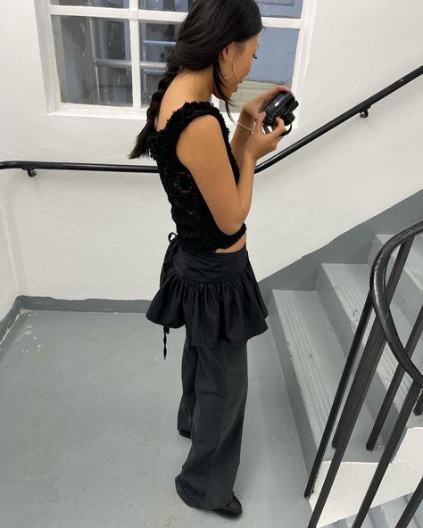 Skirt With Trousers, Skirt And Trousers Outfit, Skirt Trousers Outfit, Skirt Over Trousers, Skirt And Trousers, 2000 Outfits, Skirt Trousers, Dress Over Pants, Trousers Outfit