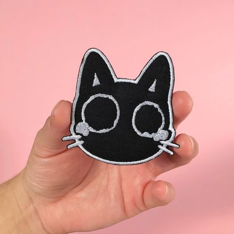 Cute Patches For Backpacks, Patches Design, Patch Ideas, Sew On Badges, Embroidered Backpack, Backpack Patches, Cute Patches, Cool Patches, Clothing Patches