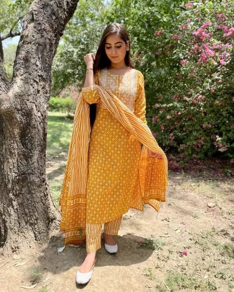 Yellow printed Kurta Palazzos with dupatta Boat Neck Kurta Designs, Boat Neck Kurta, Kurta Plazo, Diwali Dresses, Yellow Kurta, Printed Suit, Kurtis With Pants, Spring Mood, Party Kleidung