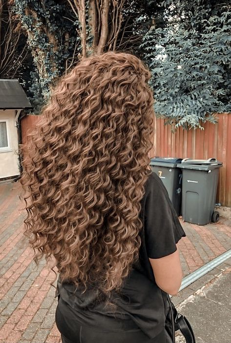 Hair Styles For Curly, Natural Curly Hair Cuts, Curly Hair Care Routine, Layered Curly Hair, Brown Curly Hair, Curly Hair Photos, Colored Curly Hair, Beautiful Curly Hair, Hairdos For Curly Hair