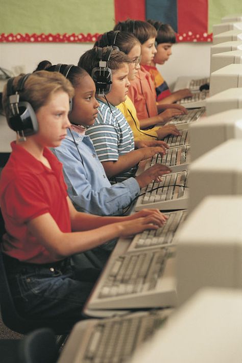 Instead of figuring how to use "Word," and sneaking in a game of Solitaire, kids are now learning coding. Learning Coding, Computer Lessons, Classroom Birthday, Classroom Tools, School Technology, Computer Lab, Classroom Technology, Learn To Code, Social Services