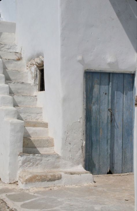 Antiparos Greece, Casa Exterior, Blue Door, Greek Island, Doors And Windows, Pretty Places, Architectural Digest, Wooden Doors, Blue Aesthetic