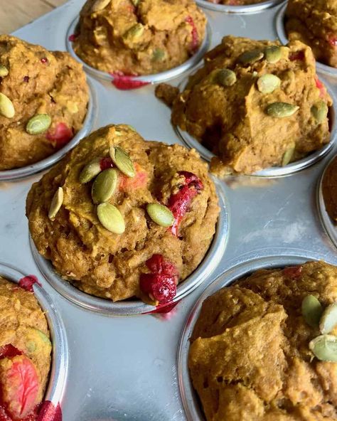 Pumpkin Cranberry Muffins Pumpkin Cranberry Muffins Healthy, Cranberry Sauce Muffins, Pumpkin Cranberry Muffins, Pumpkin Muffins Easy, Fresh Fruit Cake, Pumpkin Muffin Recipes, Pumpkin Cranberry, Cranberry Muffins, Muffin Bread