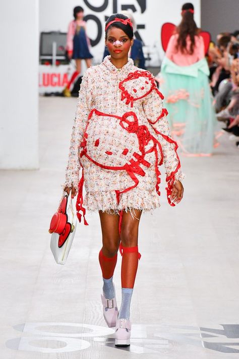 Estilo Kitsch, Kitsch Fashion, Fashion Runway Show, Fashion Week Spring 2020, Conceptual Fashion, 2020 Runway, Personal Style Inspiration, Weird Fashion, 2020 Fashion