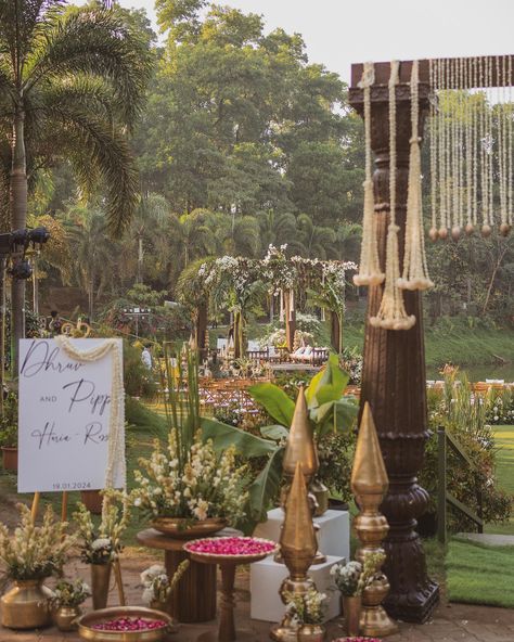 Amalgamating simplicity and elegance in cozy settings like these ! By the lake, this beautiful wedding…. organic in its truest form for our lovelies Dhruv and Pippa 🫶 अनन्तर//Aṇaṃtara Dhruv + Pippa Karjat Design, Decor and Flowers @thepetiteproject_ With @shanijshabu Production @allattractiveevents 📸 @shwetarane.in #weddingsbythelake #organicwedding #lakesidewedding #floraldecor #floraldecoration #floralsofinstagram #art #artistic #weddingdecor #weddingphotography #weddingday #wedding ... Tropical Indian Wedding Decor, Temple Wedding Indian, Entrance Wedding Decor, Lake Wedding Decorations, Indian Floral Decor, Indian Outdoor Wedding Decor, Mandap Ideas, Indian Wedding Aesthetic, Tamarind Tree