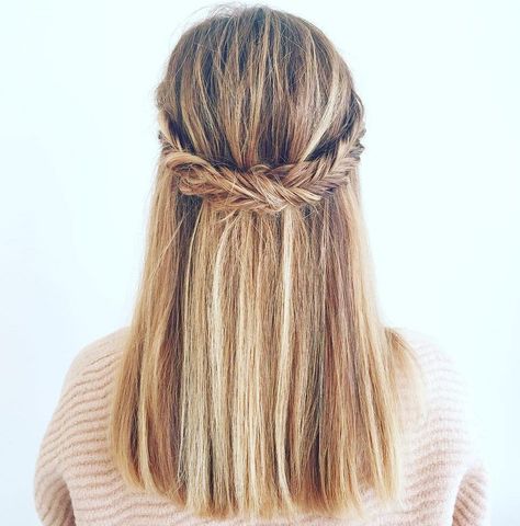 Fishtail+Crown+Braid+Half+Updo Straight Wedding Hair, Straight Prom Hair, Medium Hair Braids, 5 Minute Hairstyles, Easy Hairstyles For School, Fishtail Braid, Cute Hairstyles For Medium Hair, Wedding Hair Inspiration, Hair Back