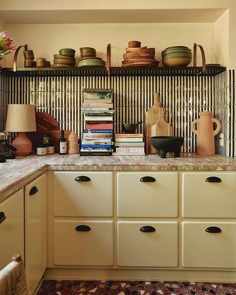 Instagram Flamingo Estate, Striped Tile, Classic Kitchen, Beautiful Kitchens, Interior Inspo, 인테리어 디자인, House Inspiration, Kitchen Renovation, A Kitchen