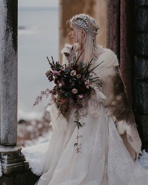 Martha Stewart Weddings (@martha_weddings) • Instagram photos and videos Viking Wedding Ideas, Winter Viking, Viking Wedding Dress, Elvish Wedding, Medieval Wedding Dress, Nordic Wedding, Pagan Wedding, Martha Weddings, Tout Rose