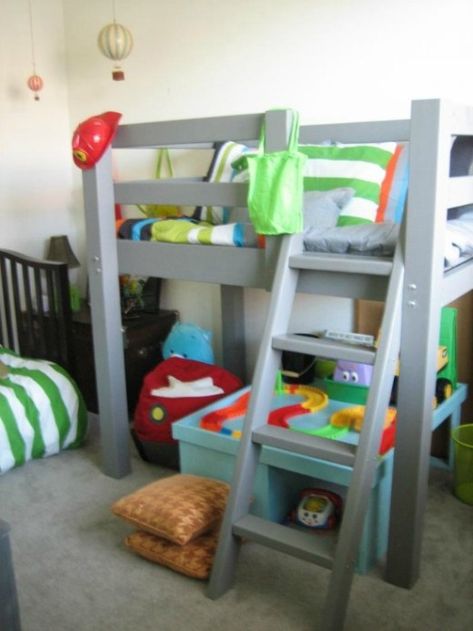 Free Woodworking Plans to Build a Toddler Sized Low Loft Bunk Toddler Loft Bed, Small Bunk Beds, Toddler Loft Beds, Diy Toddler Bed, Toddler Bunk Beds, Bunk Bed Plans, Loft Bed Plans, Diy Loft Bed, Diy Bunk Bed