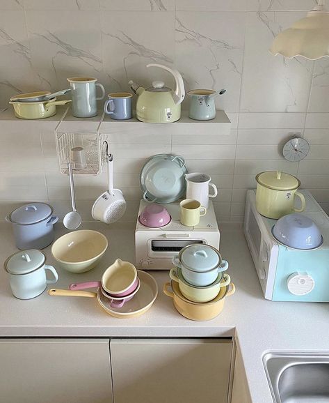 https://www.instagram.com/p/CTPNH08Pik4 | Kiragh Marlentz Kawaii Pottery, Office Cozy, Organising Ideas, Restroom Design, Colorful Apartment, Redecorate Bedroom, Cute Kitchen, Beautiful Kitchen, Kitchen Inspiration Design