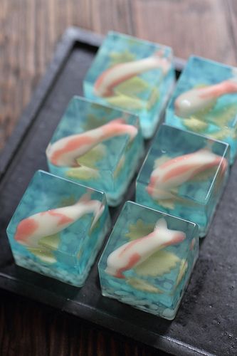 Mini Aquarium Jellies by Miki Nagata (bananagranola), via Flickr Desserts Japonais, Hemgjord Glass, Japanese Wagashi, Japanese Sweets Wagashi, Japanese Treats, Japanese Cake, Mapo Tofu, Jelly Cake, Japanese Sweet