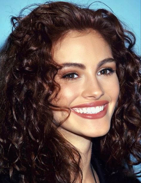 90s Big Hair, Kristen Ashley Characters, Julia Roberts Hair, Julia Roberts Style, Brunette Celebrities, Miss Colombia, Days Of Thunder, Cardi B Pics, Brooklyn Girl