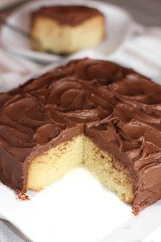 Hard Chocolate Icing, Old Fashioned Yellow Cake, Cake With Chocolate Frosting, Yellow Cake Recipe, Chocolate Fudge Frosting, Fudge Frosting, Frosting Recipe, Chocolate Icing, A Piece Of Cake