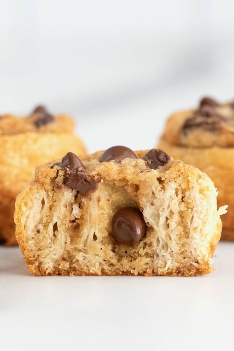 A chocolate chip cookie dough cruffin on a parchment lined cooling rack. The cruffin is cut in half to reveal the inside layers. Crescent Roll Cookies, Cruffin Recipe, Cookie Dough Frosting, Croissant Dough, Soft Chocolate Chip Cookies, Homemade Dough, Crescent Roll Dough, Crescent Roll, Easy Cinnamon