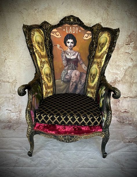 Antique Chairs Reupholstered, Chair Renovation, Vintage Chairs Makeover, Reupholster Chair Diy, Vintage Velvet Chairs, Reupholstered Chairs, Upcycled Chairs, Gothic Chair, Queen Chair