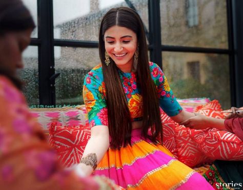 Off-Beat Indo-Western Mehendi Outfits Spotted On Real Brides! Mehndi Ceremony Outfit, Mehndi Function Dresses, Mehendi Ceremony Outfits, Mehendi Outfits For Bride, Floral Print Lehenga, भारतीय दुल्हन संबंधी, Mehendi Dress, Mehandi Outfits, Mehndi Function