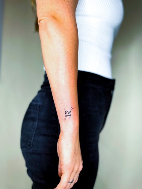 Number On Wrist Tattoo, 21 Tattoo Number Design, Number Wrist Tattoo, 21 Tattoo Number, Sparkle Tattoos, Tattoos Zodiac, 11 11 Tattoo, Tattoos Moon, Queen Tattoos