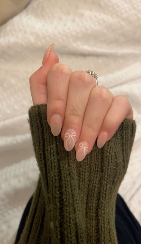 bow nails Light Nail Ideas Simple, Gracie Abrams Inspired Nails, Gracie Abrams Tsou Nails, Basic Light Pink Nails, Basic Clean Girl Nails, Gracie Abrams Nails Inspired, Light Pink Bow Nails, Light Pink Nails With Bow, Nails Basic Natural