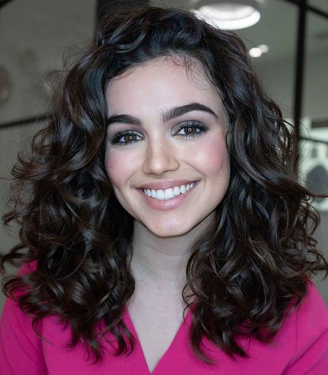 Haircut For Curly Wavy Hair For Women, Below Shoulder Length Hair Wavy, Type 2c Curly Hair Haircut, Medium Hair Styles For Curly Hair, Medium Natural Curly Haircuts, Mid Length Wavy Curly Haircuts, 2b Wavy Hair Haircuts Medium, Curly Girl Haircuts Medium Lengths, Shoulder Length Naturally Wavy Hair