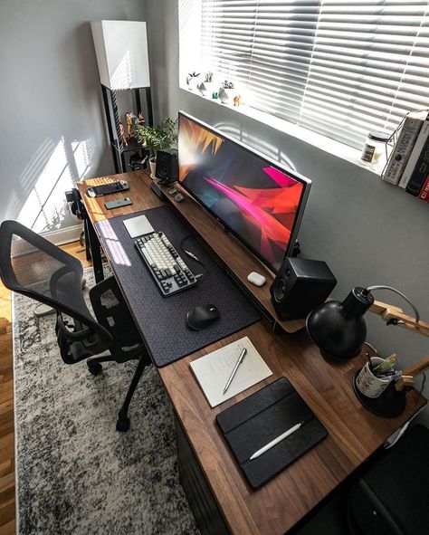 Setup Inspiration 🌱 on Instagram: “Beautiful new setup postings 🔥 Finally had the time to do some content research for you guys and present you here a really hot setup 😍…” Minimal Desk Setup, Monitor Setup, Minimal Desk, Dream Desk, Computer Desk Setup, Desk Setups, Desk Inspiration, Computer Room, Gaming Room Setup