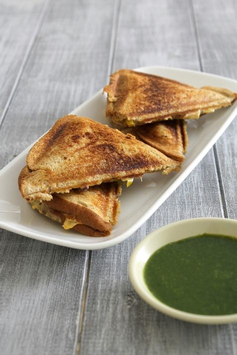 Veg cheese toast sandwich recipe – easy sandwich toast recipe with goodness of cheesy vegetables. #sandwich #breakfast #vegetarian Veg Cheese Sandwich, Spinach Toast, Toasted Sandwich Recipes, Sandwich Toast, Tea Party Sandwiches, Cheese Sandwich Recipes, Easy Sandwich Recipes, Toast Sandwich, Cheese Toast