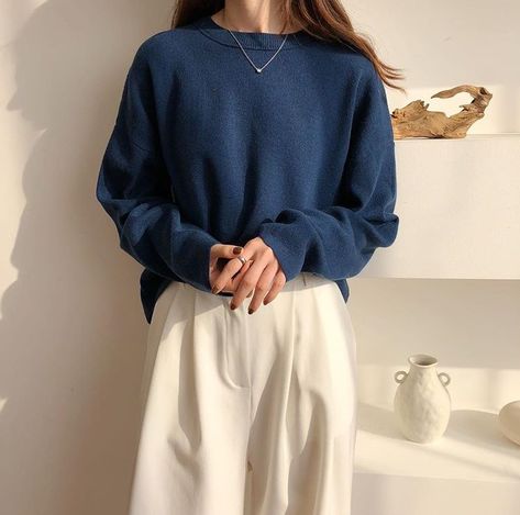 Dark Blue Outfits Aesthetic, Navy Sweatshirt Outfit, Eclectic Closet, Casual Day Outfits, Dream Style, Pretty Clothes, Fashion Board, Blue Sweater, Kpop Fashion Outfits