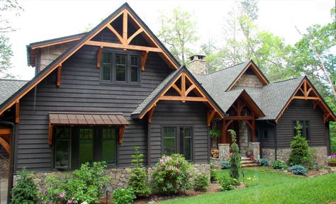 15 Modern Rustic Homes with Black Exteriors | upcycledtreasures.com Black Houses, Porch Remodel, Gray House, Rustic Exterior, Interior Colors, Cabin Exterior, Modern Rustic Homes, Casa Country, Modern Farmhouse Exterior