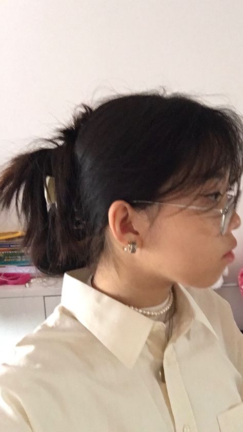 Person With Glasses Side Profile, Overbite Side Profile, Low Nose Bridge Side Profile, Side View Glasses, Girl Side Profiles, Flat Nose Side Profile, Profiles Reference, Asian Side Profile, Glasses Side Profile