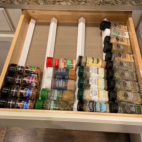 Spice Organizer Ideas, Kitchen Spices Storage Ideas, Spice Rack For Drawer, Drawer Spice Organizer, Spice Storage Ideas, Spice Drawer Organization, Spices Organizer, Spice Rack Drawer, Drawer Spice Rack