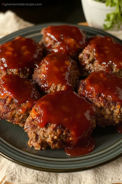 Delicious and cheesy mini meatloaves with a sweet and tangy ketchup glaze, baked to perfection for a comforting family meal. Cheesy Mini Meatloaves, Asparagus Garlic, Mini Meatloaves, Classic Meatloaf, Baked Asparagus, Garlic Parmesan Chicken, Easy Weeknight Dinner, Individual Servings, Family Meal