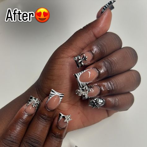 Medium length black, white and chrome duck nails 🖤 • • • • • • #explorepage #nailtech #scnailtech #goosecreeknailtech #northcharlestonnailtech #summervillenailtech #southcarolinanailtech #ducknails #frenchtipducknails #blackandwhitenails #blackandwhiteducknails #birthdaynails #beautifulgemz Medium Full Set Nails Acrylics, Nails Acrylic Black And White, Chrome Duck Nails, Black Duck Nails, Black And Chrome Nails, Official Nails, Black Chrome Nails, Black Duck, Goose Creek