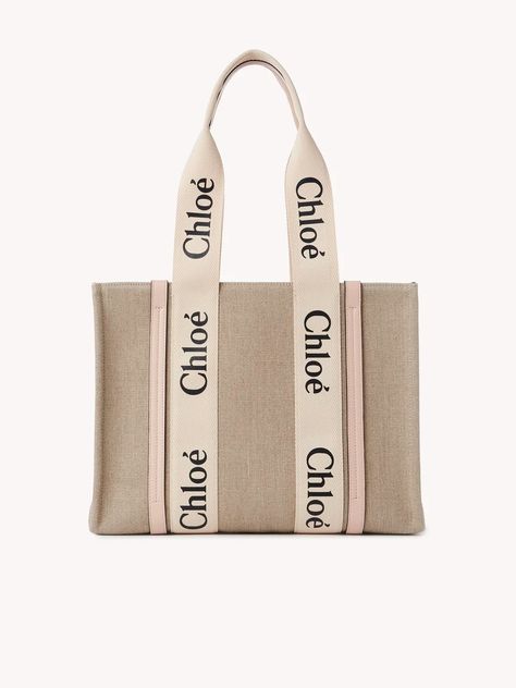 Chloé Sac Cabas Woody En Toile De Lin | Chloé FR Chloe Logo, Stylish Logo, Sustainable Leather, Leather Handbags Tote, Fine Linen, Medium Tote, Chloe Bag, Fashion Luxury, White Bag