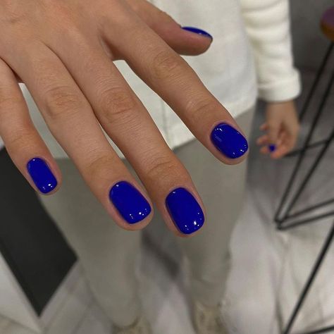 Blue Winter Nails 2023 - 2024 18 Ideas: Nail Art Trends to Embrace - women-club.online Short Gel Nails, Minimal Nails, Her Nails, Cute Gel Nails, Minimalist Nails, Dream Nails, Fire Nails, Funky Nails, Chic Nails