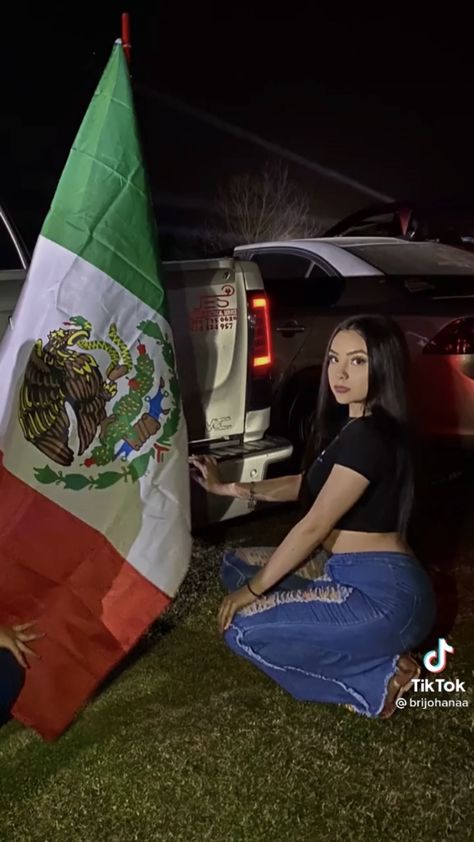 Hispanic Girl Outfits, Mexican Girl Aesthetic, Baile Fits, Vaquera Fits, Mexican Outfits, Takuache Girl Outfits, Independence Day Pictures, Mexican Independence Day, Latina Fashion Outfits