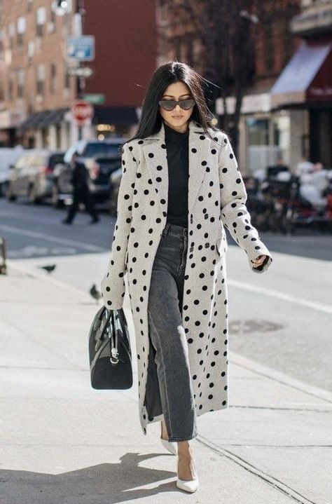 Dots Outfit, Polka Dots Outfit, Coat Street Style, Polka Dots Fashion, Looks Chic, Ruffle Skirt, Fall Winter Outfits, Work Fashion, Fashion Street