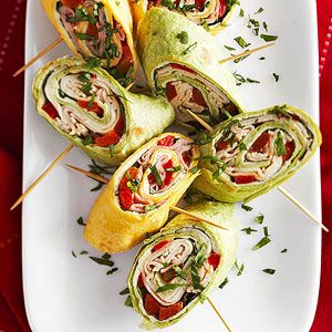 Wrap & Roll Basil Pinwheels Niners Win, Beef Pinwheels, Easy Party Snacks, Toothpick Appetizers, Tortilla Pinwheels, Party Snacks Easy, Photo Food, Veggie Tray, Easy Snack Recipes