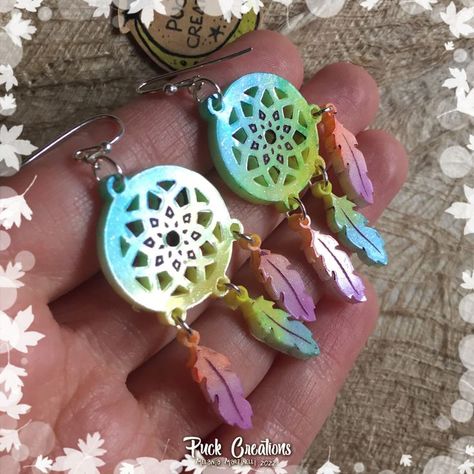 Dreamcatcher Earrings.⭐️🌈 Molds by @FreakEmporium and pigments by Emerson.🌟 #freakemporium #lebimbi #lebimbì #earrings #fattoamano #emersonpigments #resin #halloween #pigments Dreamcatcher Earrings, Dream Catcher Earrings, Dream Catcher, Charm Bracelet, Drop Earrings, Halloween