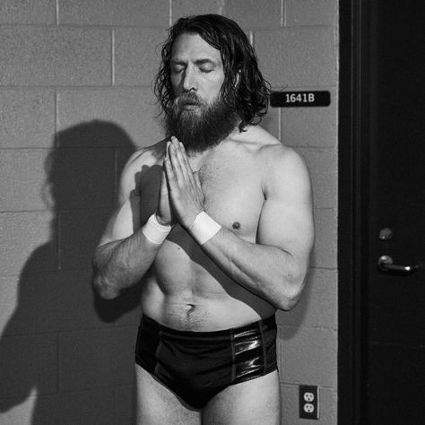 Wrestling Aesthetic, Daniel Bryan Wwe, Best Comebacks, Behind The Scenes Photography, Bryan Danielson, Aesthetics Tumblr, Male Pose, Male Pose Reference, Daniel Bryan