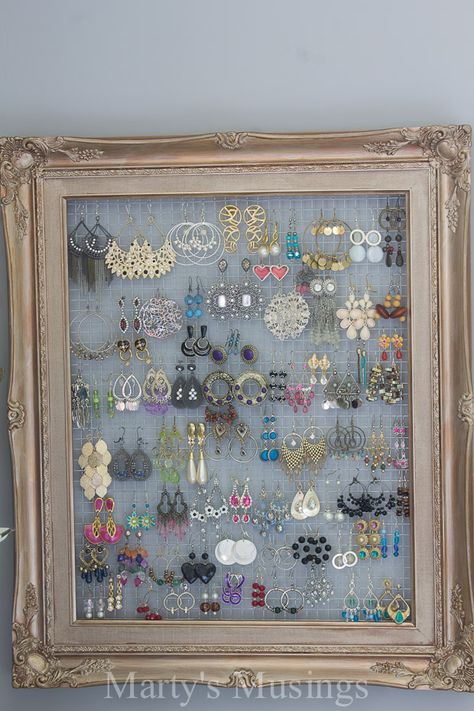 How+I+Decorated+Our+Bedroom+for+Practically+Nothing+-+Marty's+Musings Diy Earring Organizer, Homemade Frames, Shabby Chic Decorating, Thrifted Decor, Jewerly Displays, Decor Shabby Chic, Jewelry Organizer Diy, Shabby Chic Diy, Diy Holder