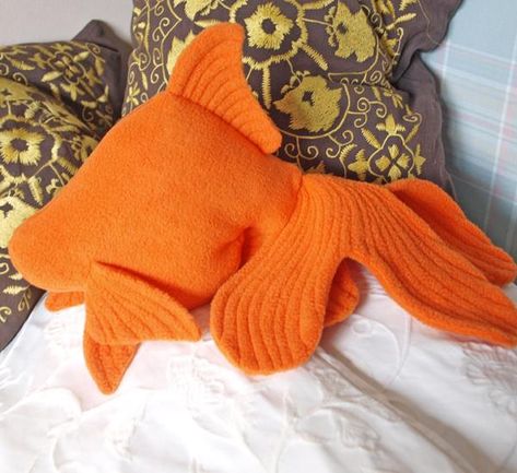 Goldfish Plush, Fantail Goldfish, Fish Bag, Felted Crochet, Paper Mache Animals, Felt Animal Patterns, Fabric Fish, Orange Fleece, I Am An Artist