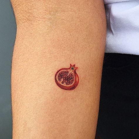 Pomegranate Tattoo, 1 Tattoo, Funny Tattoos, Dainty Tattoos, Mia 3, Dream Tattoos, Little Tattoos, Simplistic Tattoos, Small Tattoo