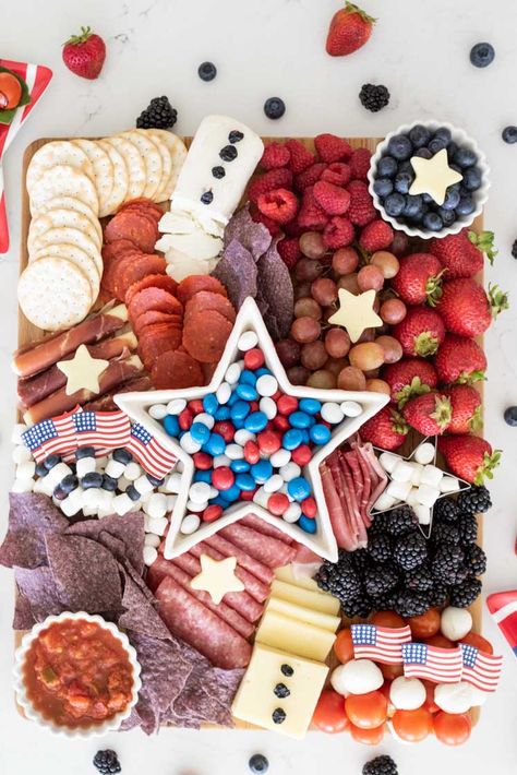 This patriotic charcuterie board is perfect for your Fourth of July party food table. Filled with sweet and savory food options, this patriotic snack board includes tips for building your own and a shopping list. Patriotic Charcuterie Board, 4th Of July Charcuterie Board, Patriotic Snacks, Charcuterie Board Ideas, Patriotic Food, Charcuterie Inspiration, Board Charcuterie, Fourth Of July Food, Snack Board