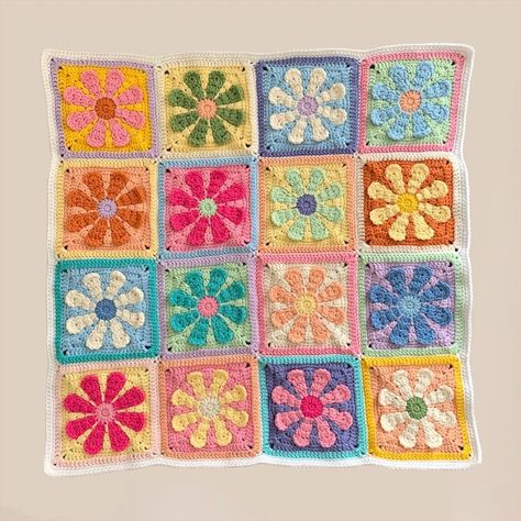 Crochet Retro Flower Granny Square, 70s Flower Granny Square, Retro Flower Crochet Blanket, Retro Flower Granny Square Blanket, Granny Square Flower Blanket, Retro Daisy Granny Square, Flower Granny Square Blanket, Diy Crochet Top, Motifs Granny Square