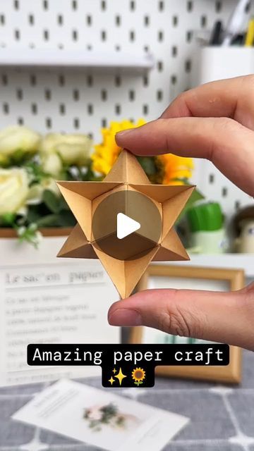 Amazing Paper Crafts, Star Ornaments Diy, Origami Christmas Star, Star Paper Craft, Folded Paper Stars, Diy Christmas Paper, Folded Star, Origami Cards, Origami Paper Folding