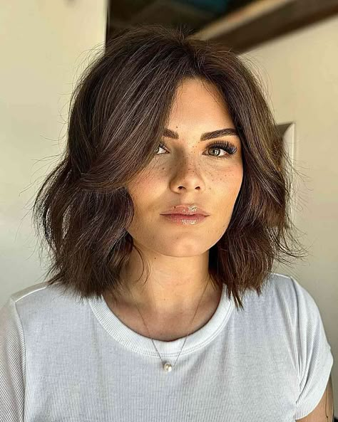 Round Face Lob Long Layered, Long Bob Fine Wavy Hair, Textured Lob Haircut Mid Length With Bangs, Italian Bob Haircut 2023 Round Face, Long Bob No Bangs, Haircut Fall 2023, Bob With Round Face, Layered Bob Round Face, Butterfly Lob Haircut