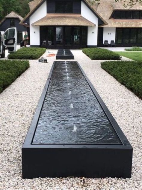 modern box fountains in the front yard boost the contemporary feel of the house and outdoor spaces Yard Water Fountains, Backyard Water Fountains, Water Fountain Design, Kolam Koi, Taman Air, Water Feature Wall, Diy Water Fountain, Outdoor Water Feature, Indoor Water Fountains