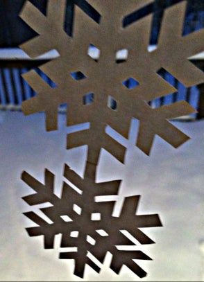 Paper Chain Snowflakes : 4 Steps (with Pictures) - Instructables Decorating Windows, Snowflake Template, Paper Chain, Paper Chains, Paper Snowflakes, Diy Garland, Art N Craft, Christmas Goodies, School Crafts